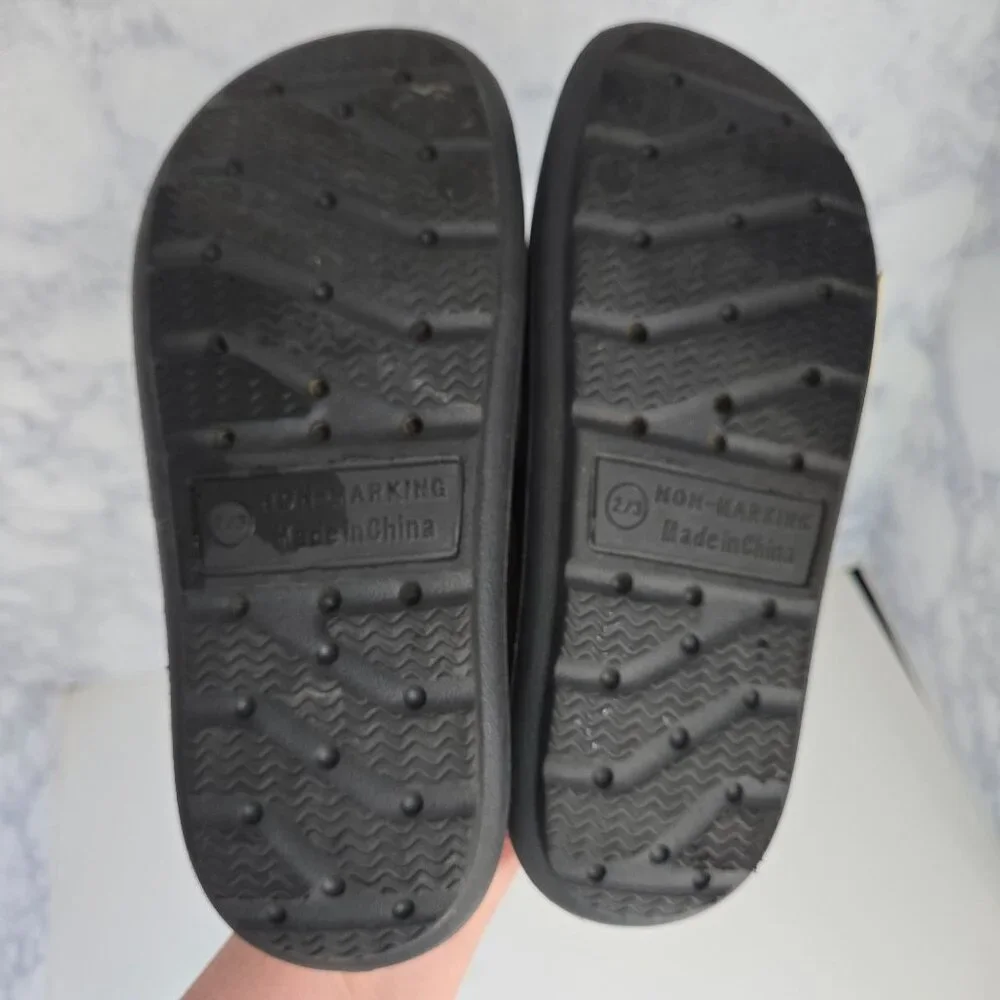 Hello Kitty Slides Girls‎ Size 2-3 Black Sanrio Outdoor Waterproof Non Marking